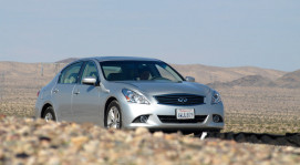 Tự lái Infiniti G37 xuyên qua sa mạc Nevada, nước Mỹ